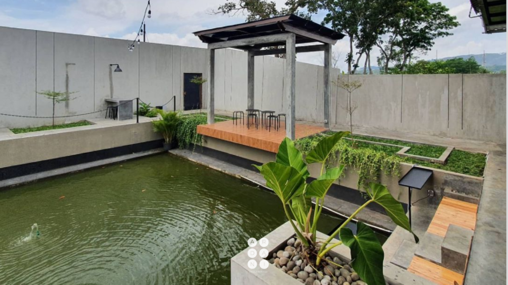 Backyard Cafe & Eatery